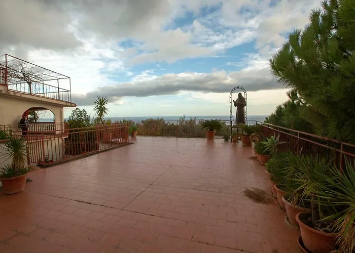 Rosa Di Calabria 博瓦利诺马里纳