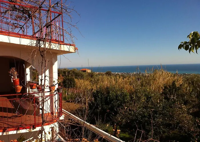 בית הארחה Rosa Di Calabria 3*