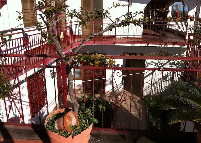 בית הארחה Rosa Di Calabria 3*